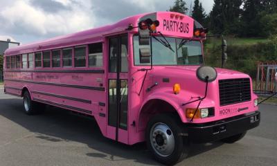 Dortmund pinker Highschool Partybus