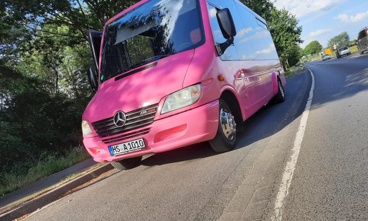 Düsseldorf Pretty in Pink Partybus